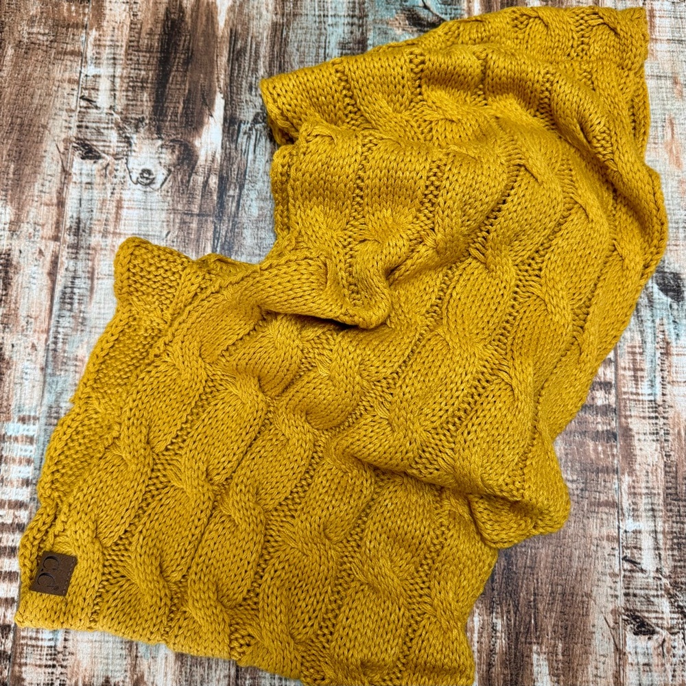 Women’s C.C. Scarf and Hat Bundle | #S19 - Picture 4 of 12